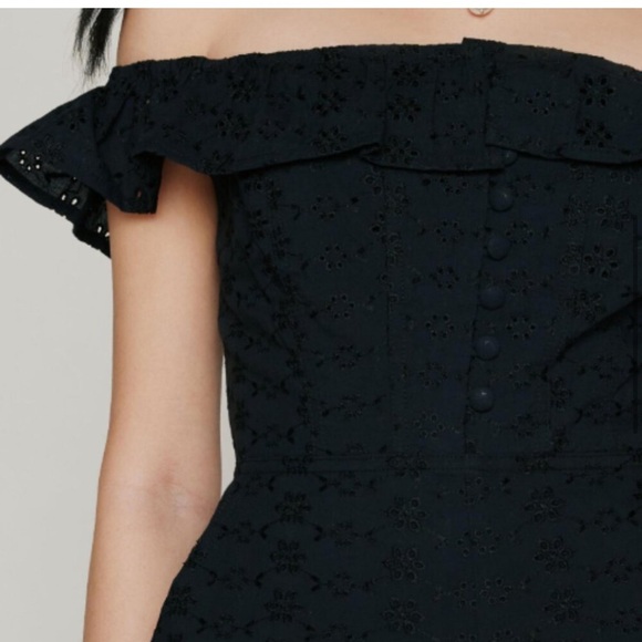 NWOT Urban Outfitters Kimchi Blue Jeena Eyelet Off-the-shoulder Romper - Picture 4 of 8